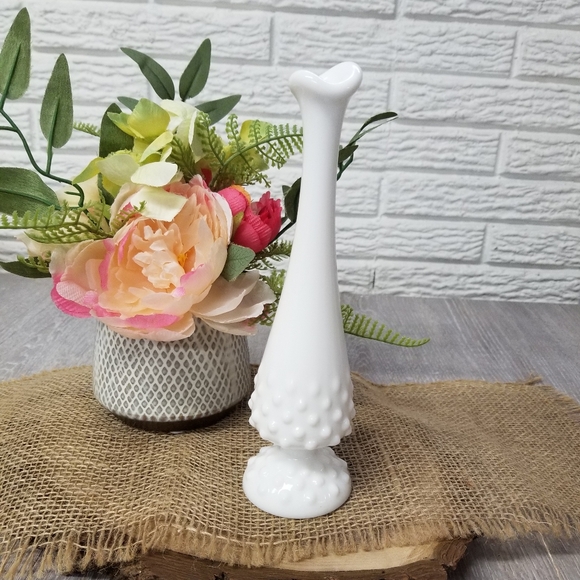 Fenton hobnail milkglass vase - Picture 5 of 6